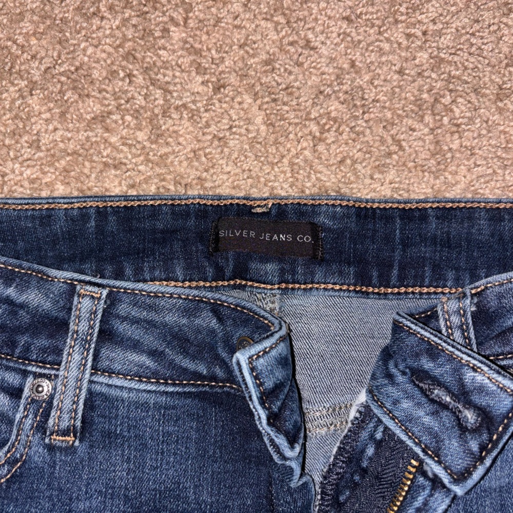 Silver Jeans Medium Blue Frayed Hem Denim Shorts - Picture 2 of 4